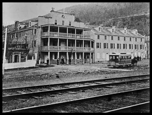 Mansion House - Horse Pulling Car